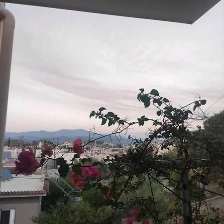 όμορφο και ευρύχωρο διαμέρισμα με θέα! Apartment *